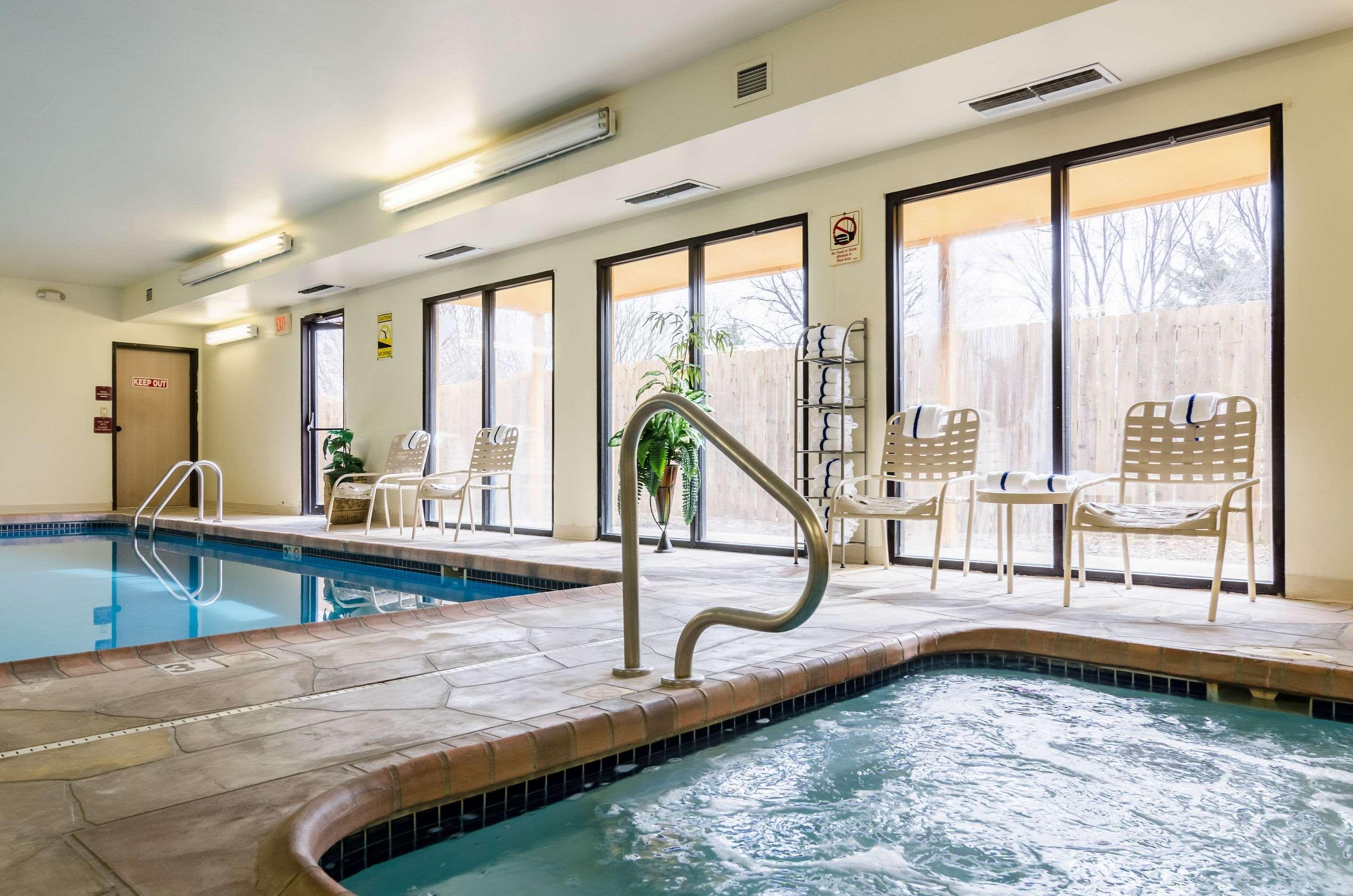 Quality Inn & Suites Manhattan Eksteriør bilde