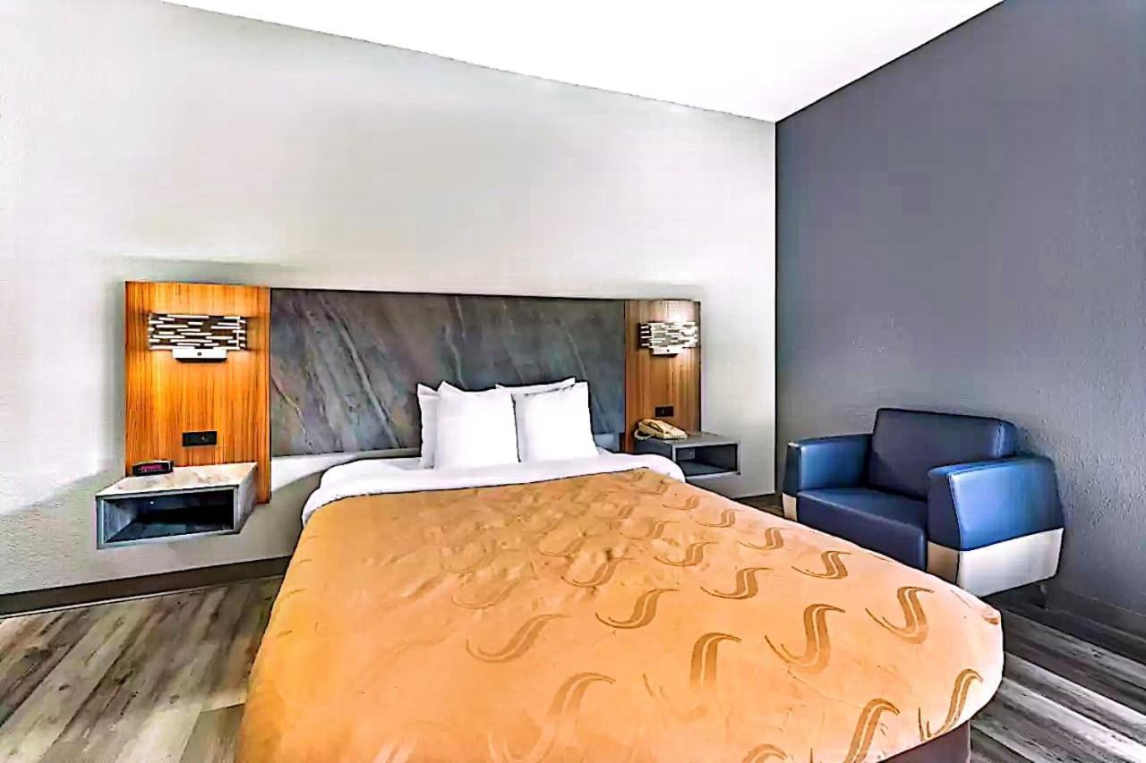 Quality Inn & Suites Manhattan Eksteriør bilde