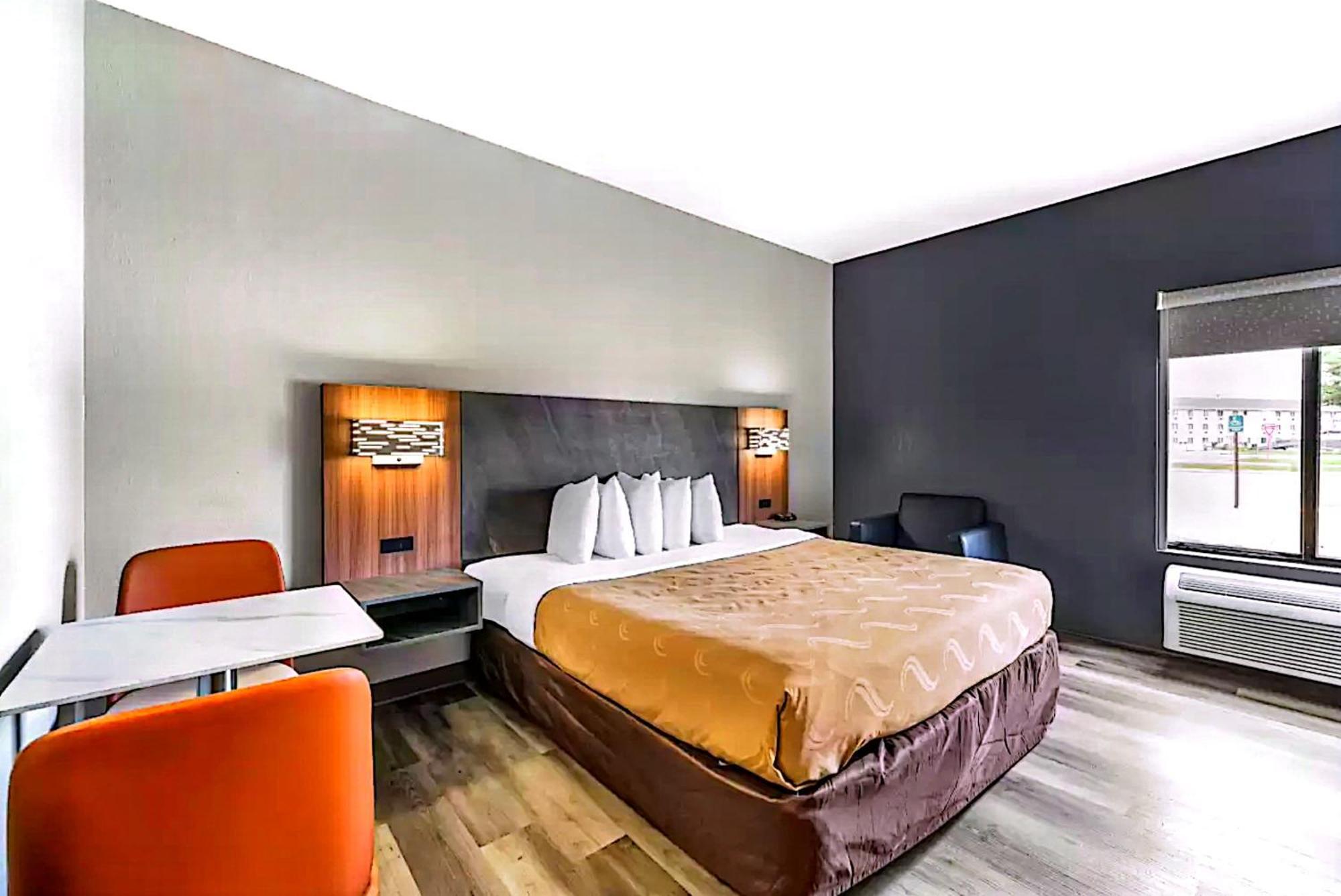 Quality Inn & Suites Manhattan Eksteriør bilde