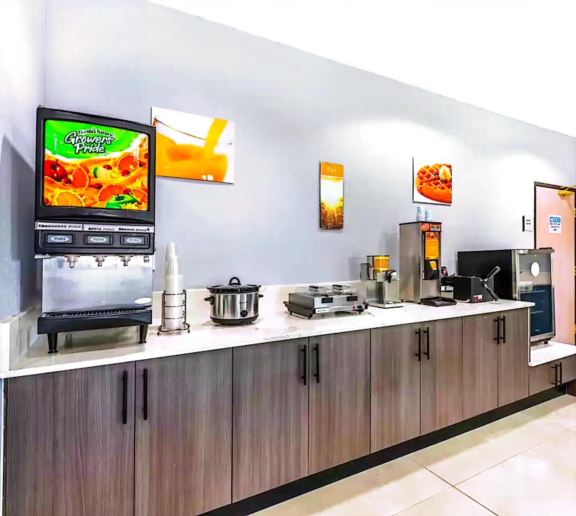 Quality Inn & Suites Manhattan Eksteriør bilde