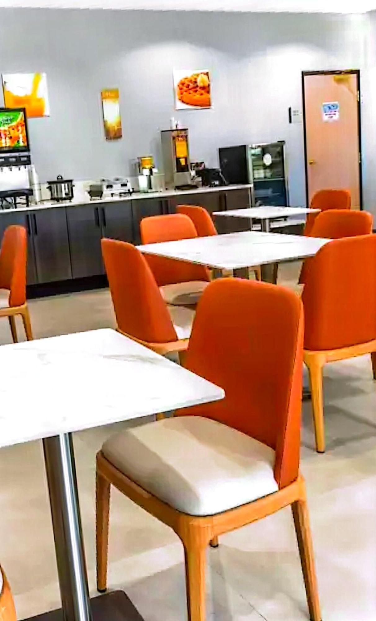 Quality Inn & Suites Manhattan Eksteriør bilde