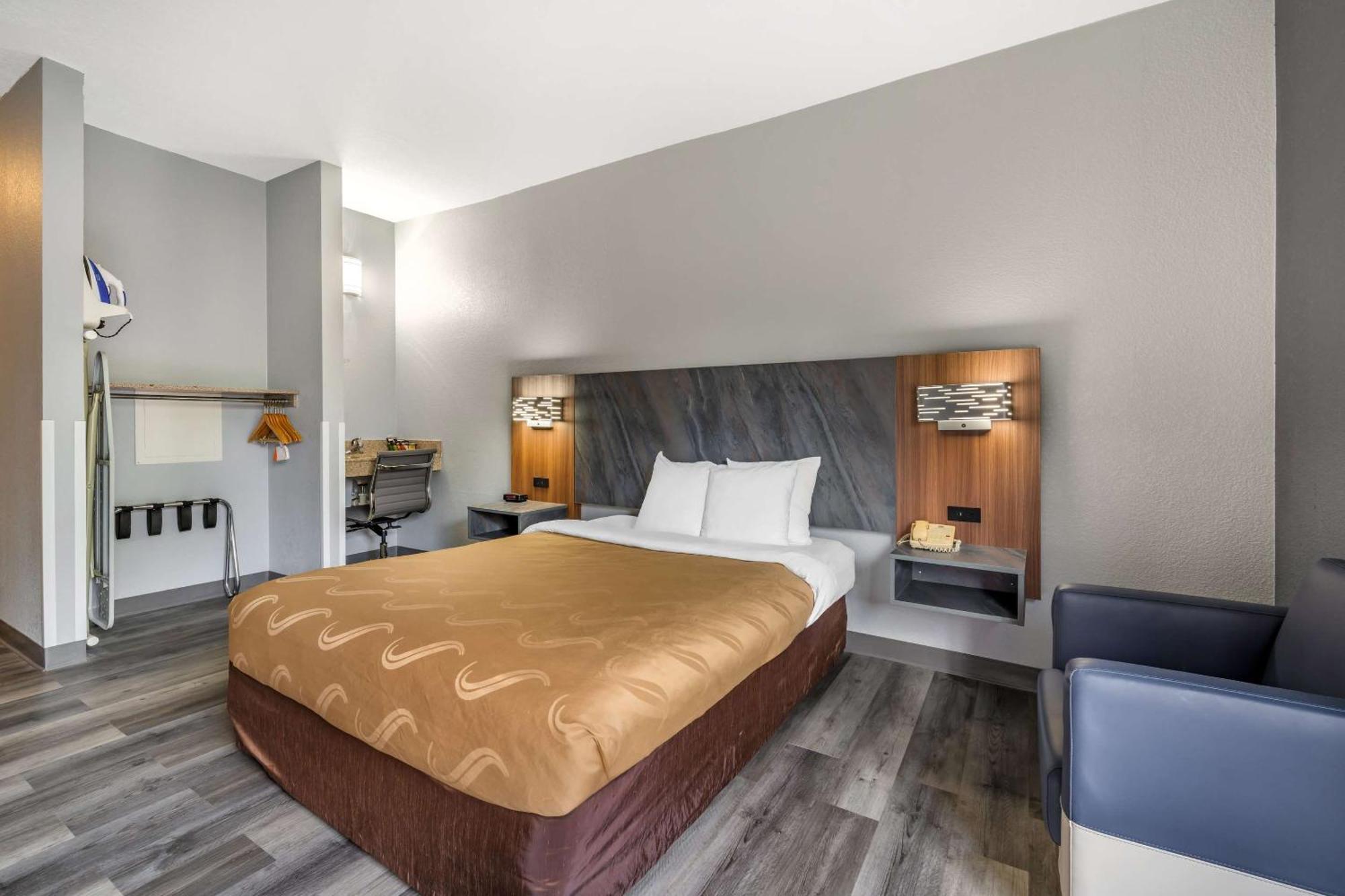 Quality Inn & Suites Manhattan Eksteriør bilde