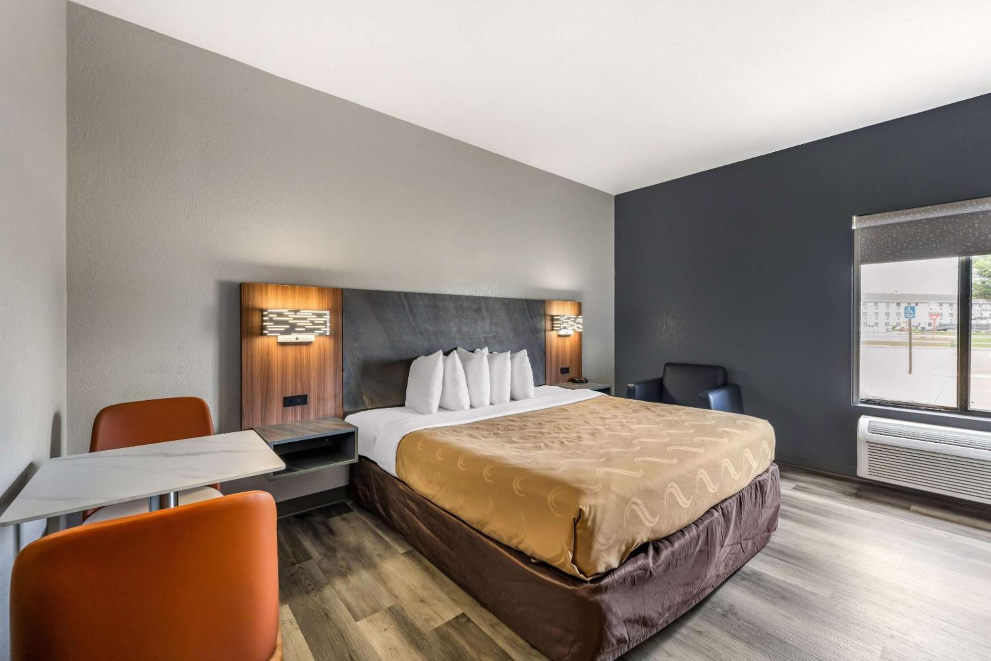 Quality Inn & Suites Manhattan Eksteriør bilde