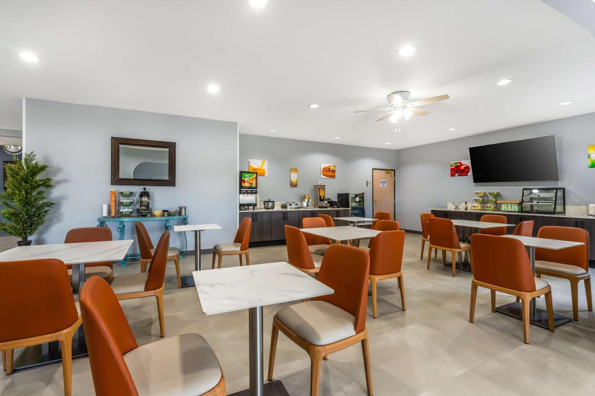 Quality Inn & Suites Manhattan Eksteriør bilde