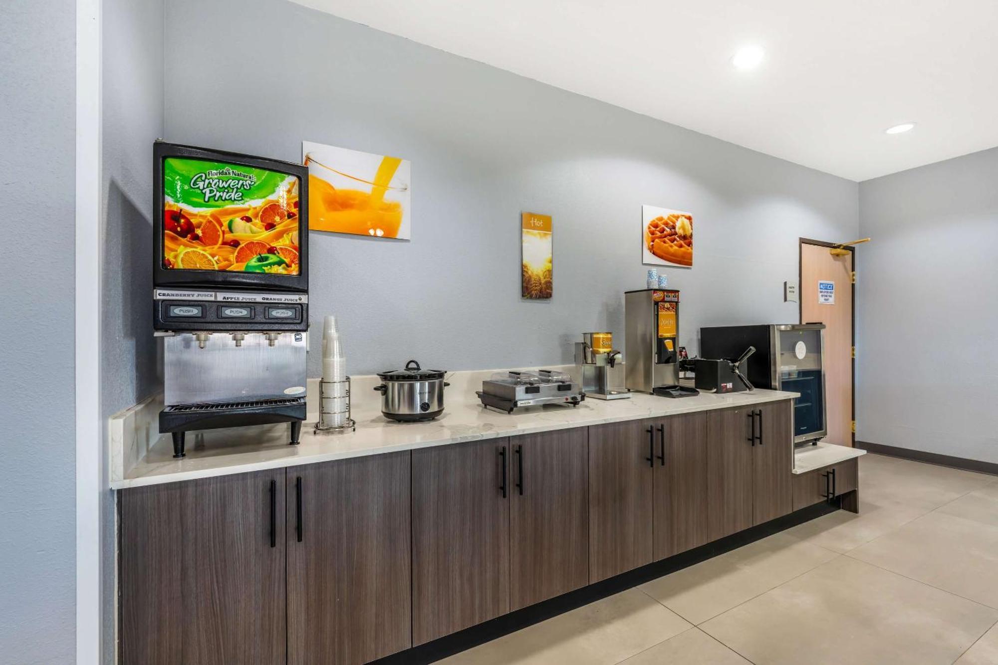 Quality Inn & Suites Manhattan Eksteriør bilde