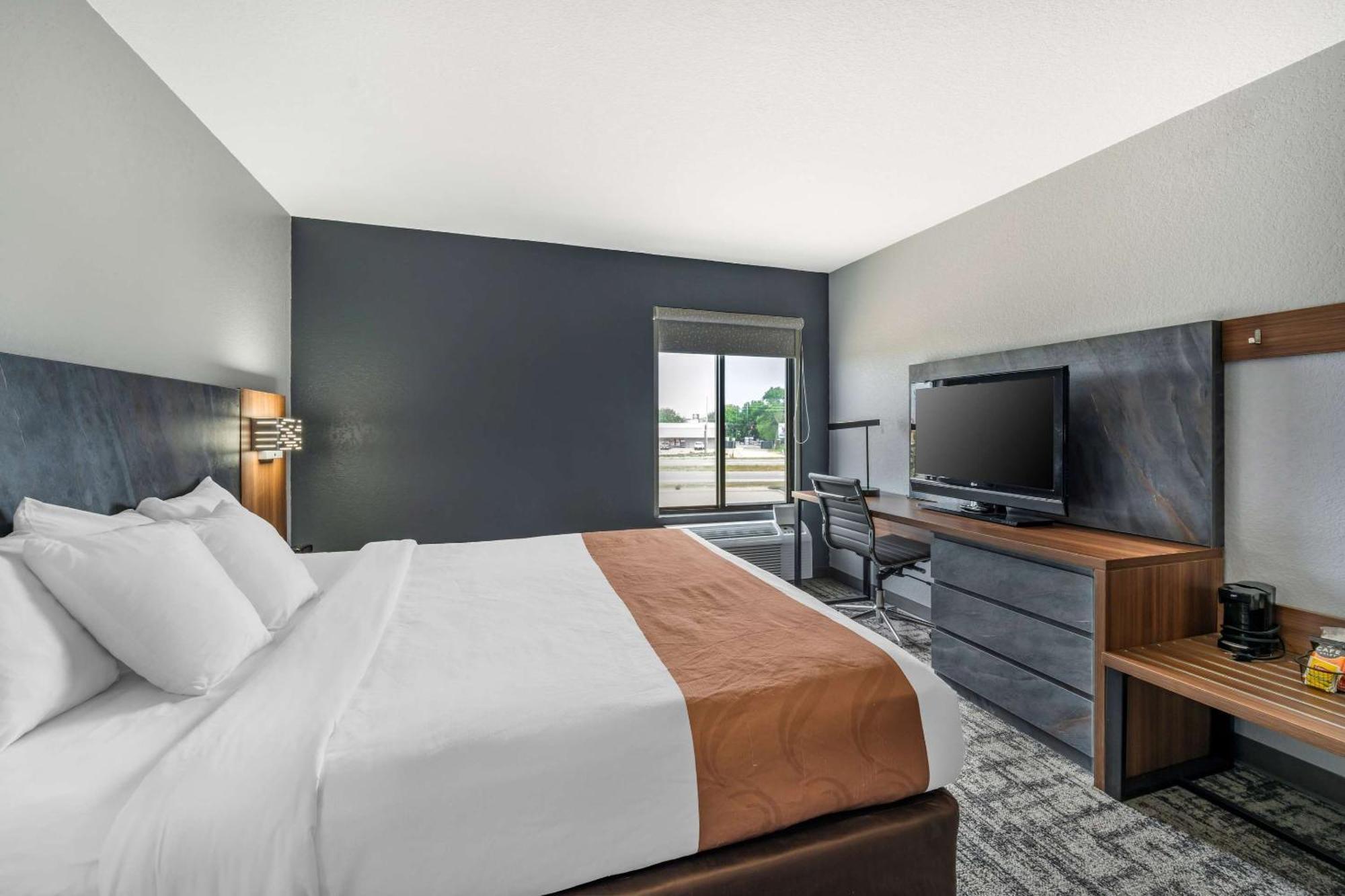 Quality Inn & Suites Manhattan Eksteriør bilde