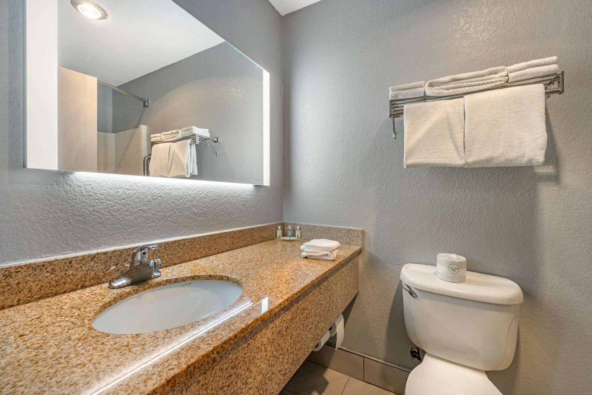 Quality Inn & Suites Manhattan Eksteriør bilde