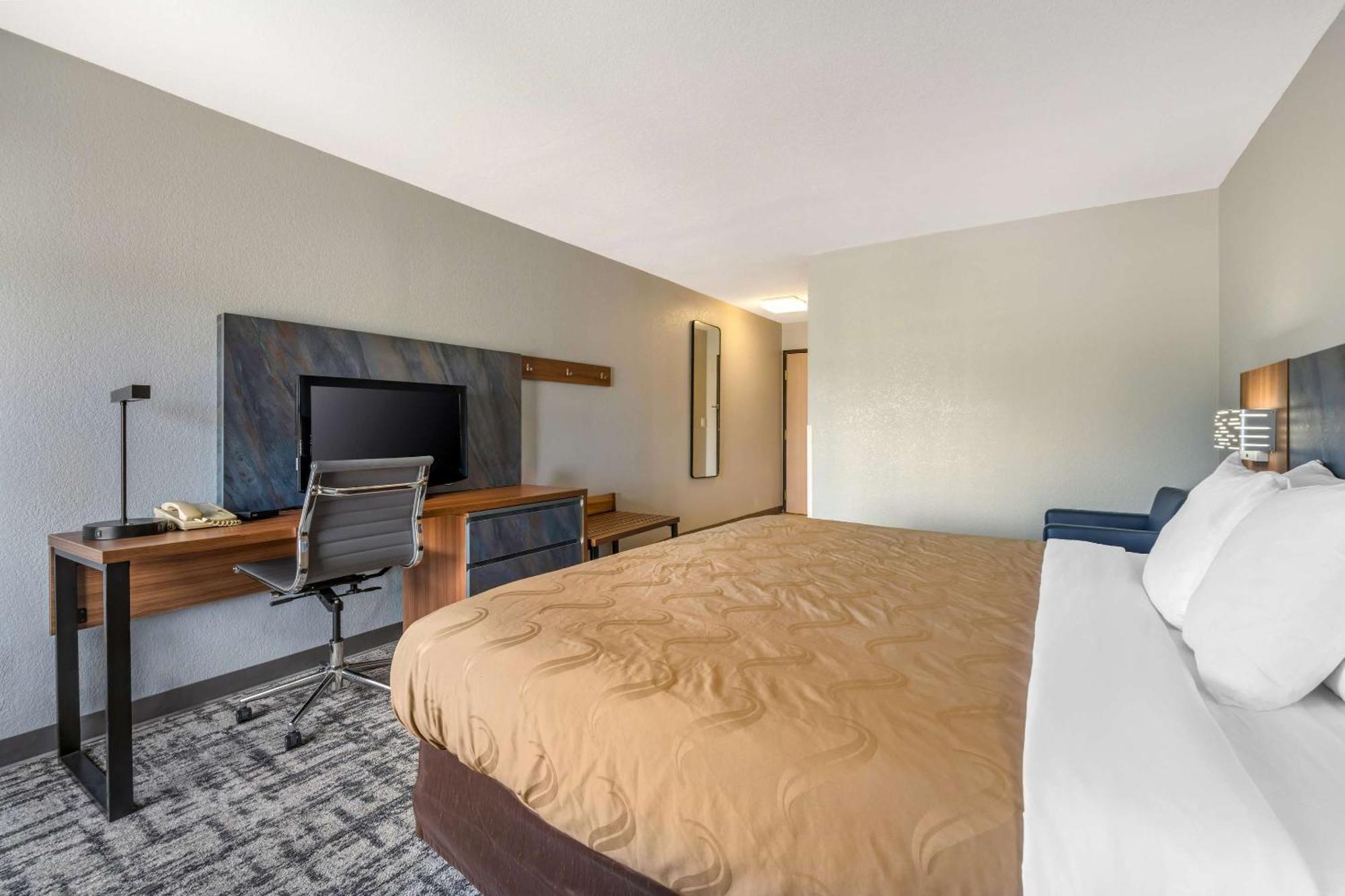 Quality Inn & Suites Manhattan Eksteriør bilde