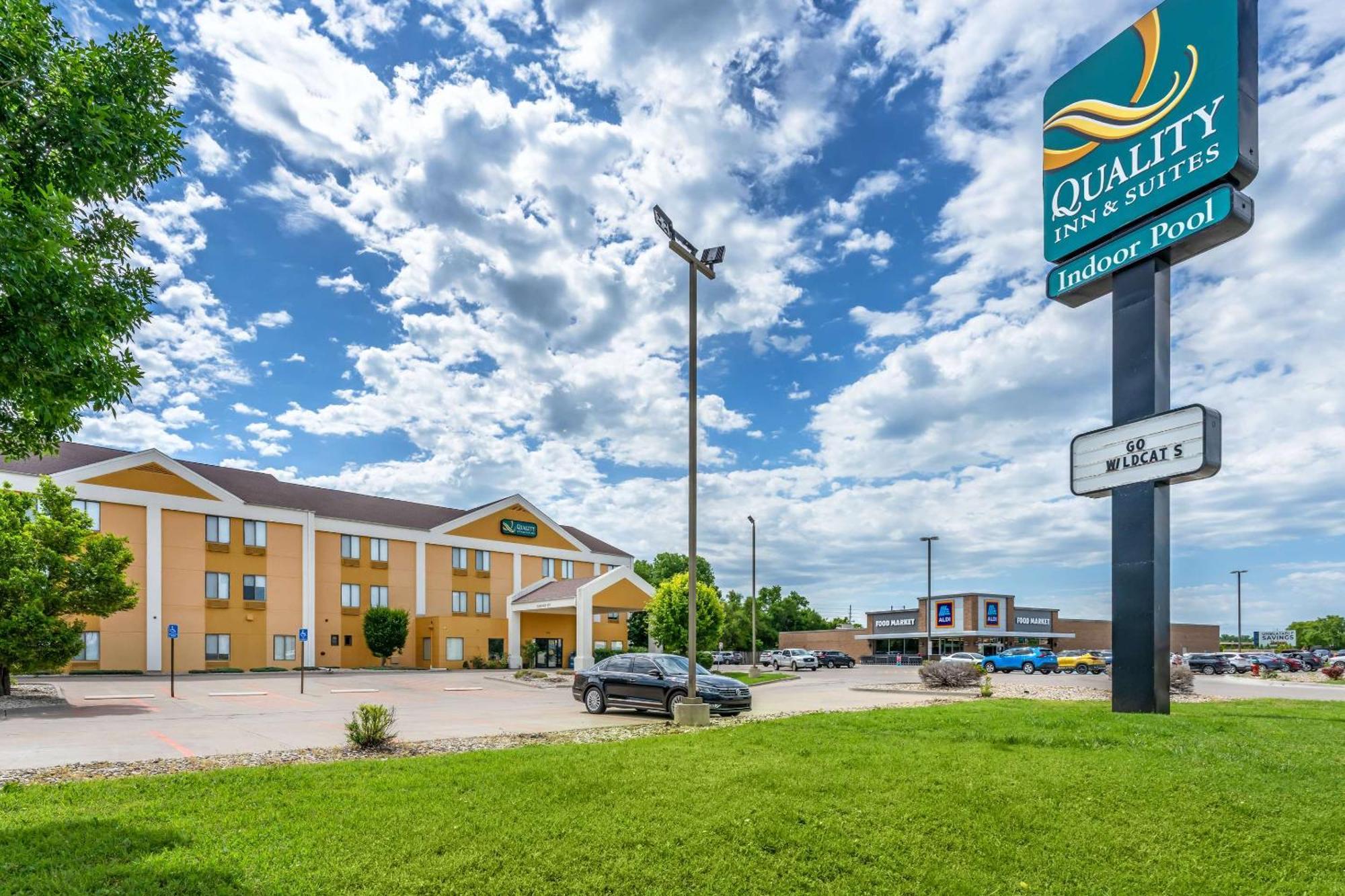 Quality Inn & Suites Manhattan Eksteriør bilde