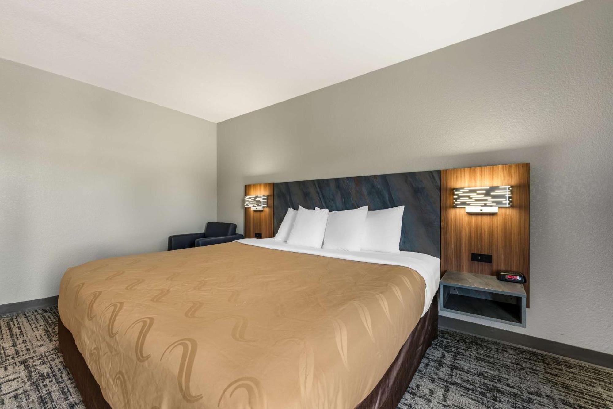 Quality Inn & Suites Manhattan Eksteriør bilde